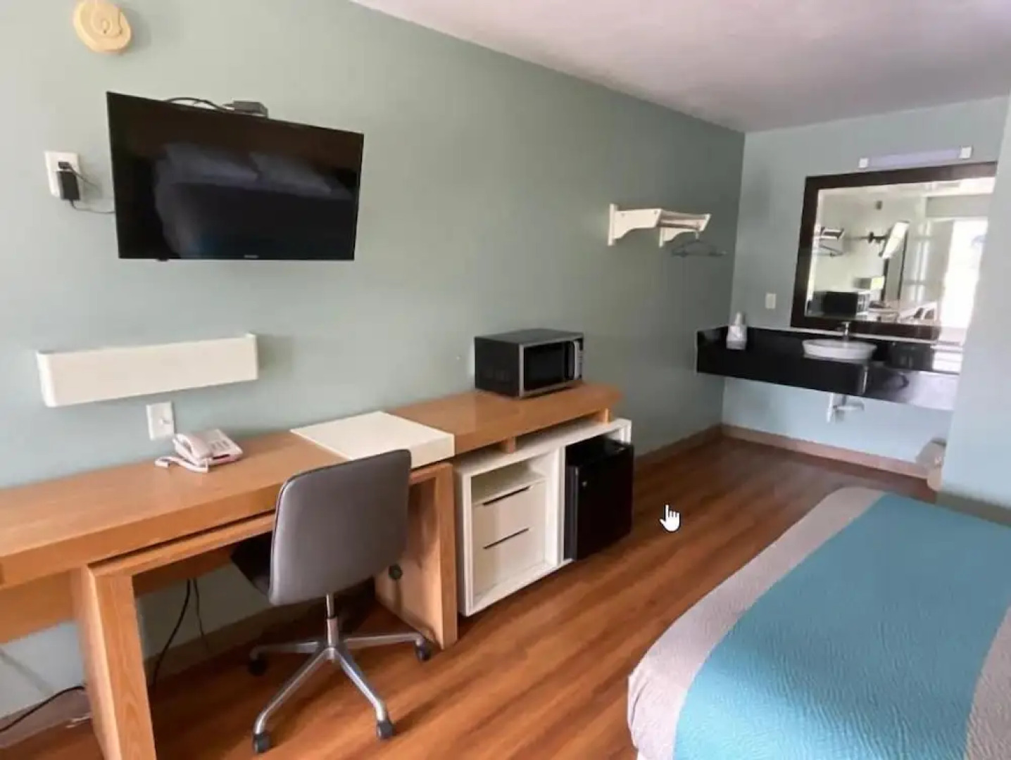 Country Yard Inn and Suite