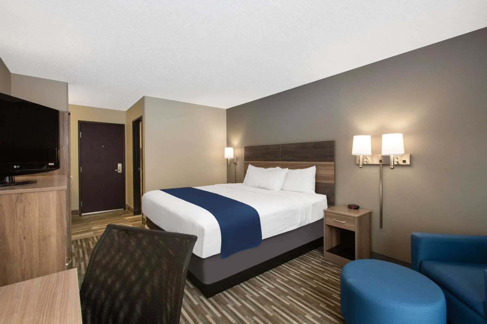 Days Inn & Suites by Wyndham Wisconsin Dells