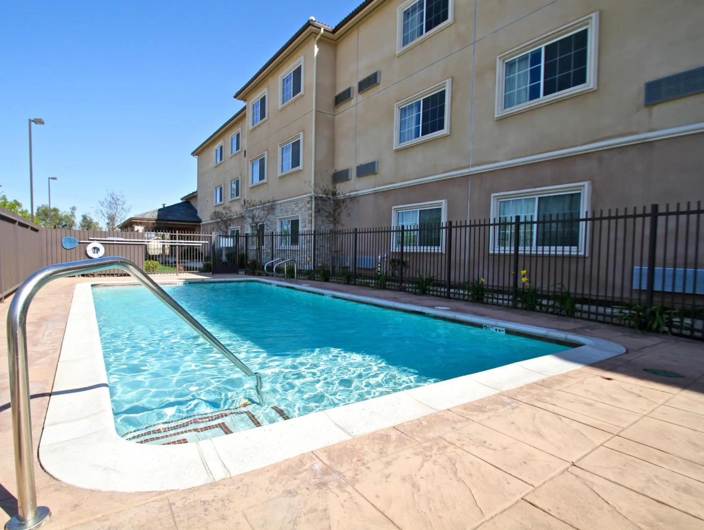 Studio 6 Bakersfield, CA