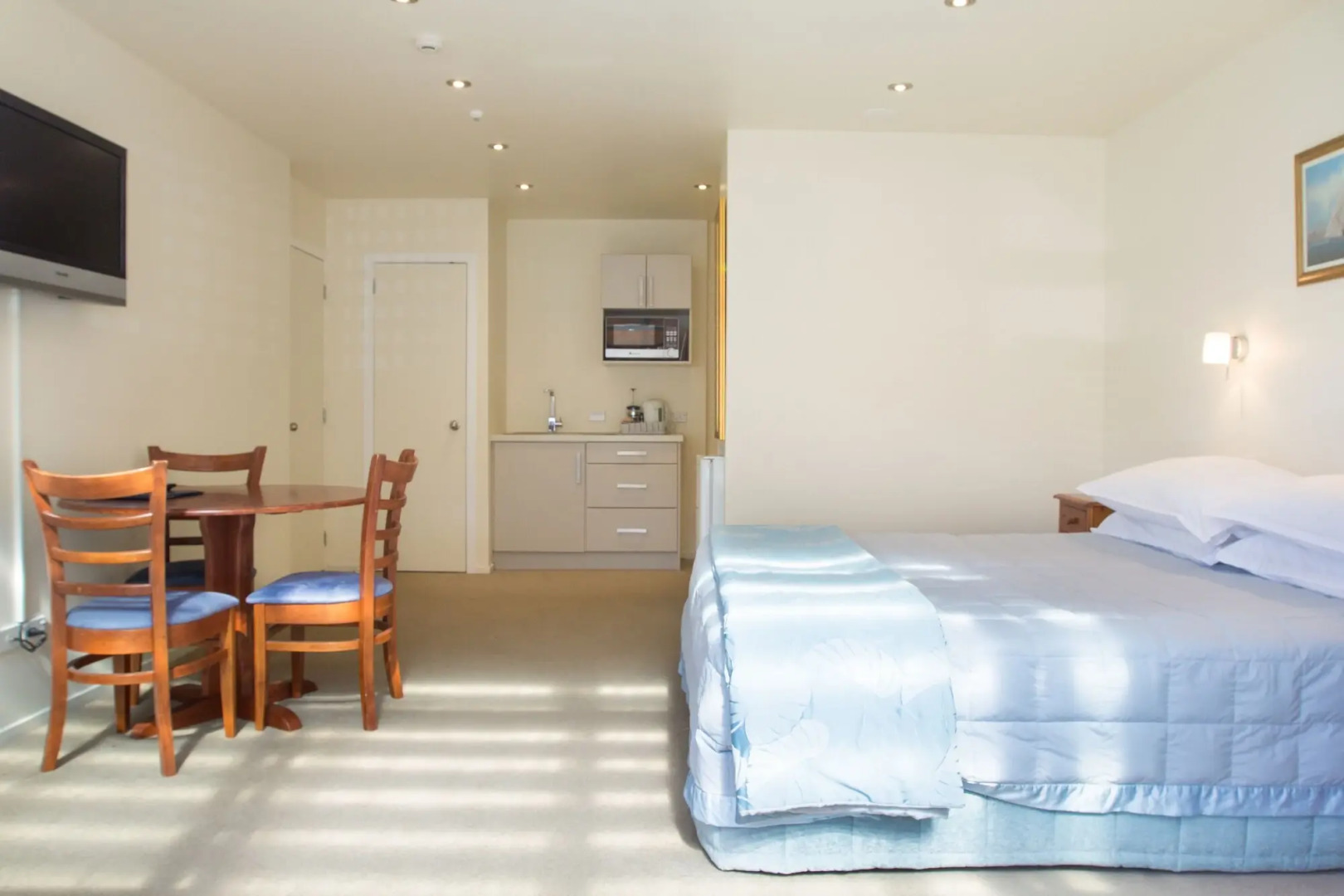 The Commodores Lodge