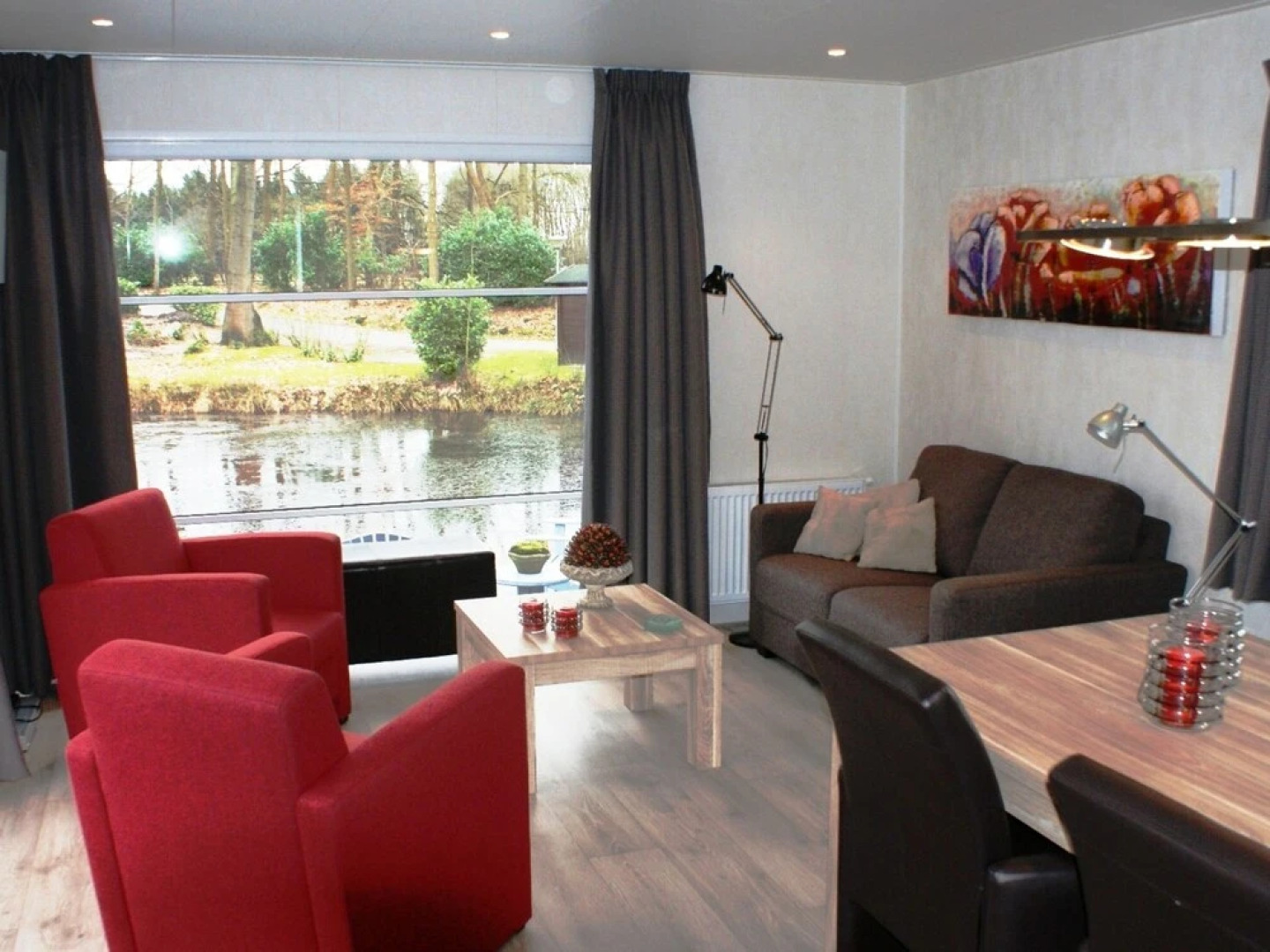 Modern chalet with two terraces and near a pond