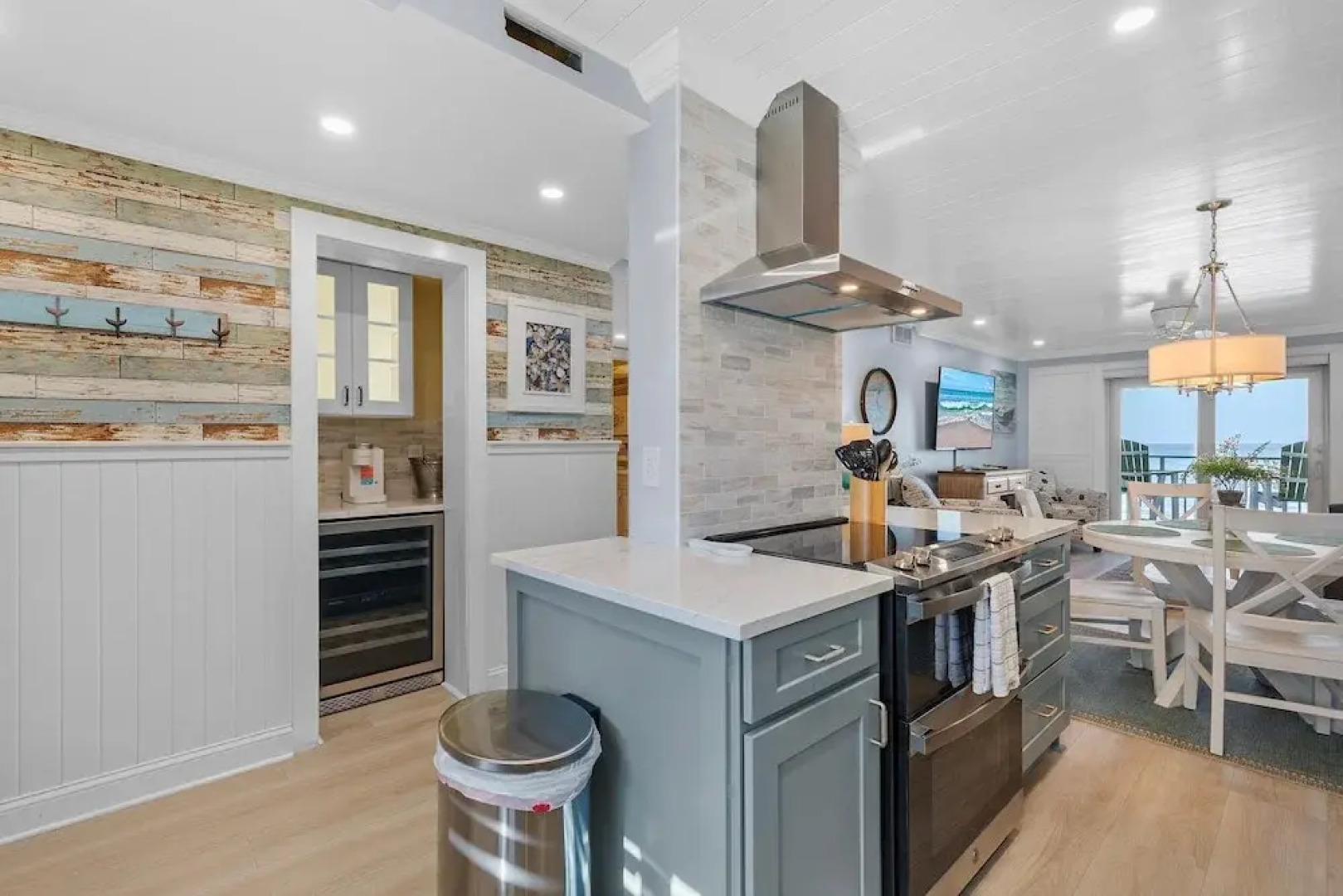 Sea Coast Gardens II 402