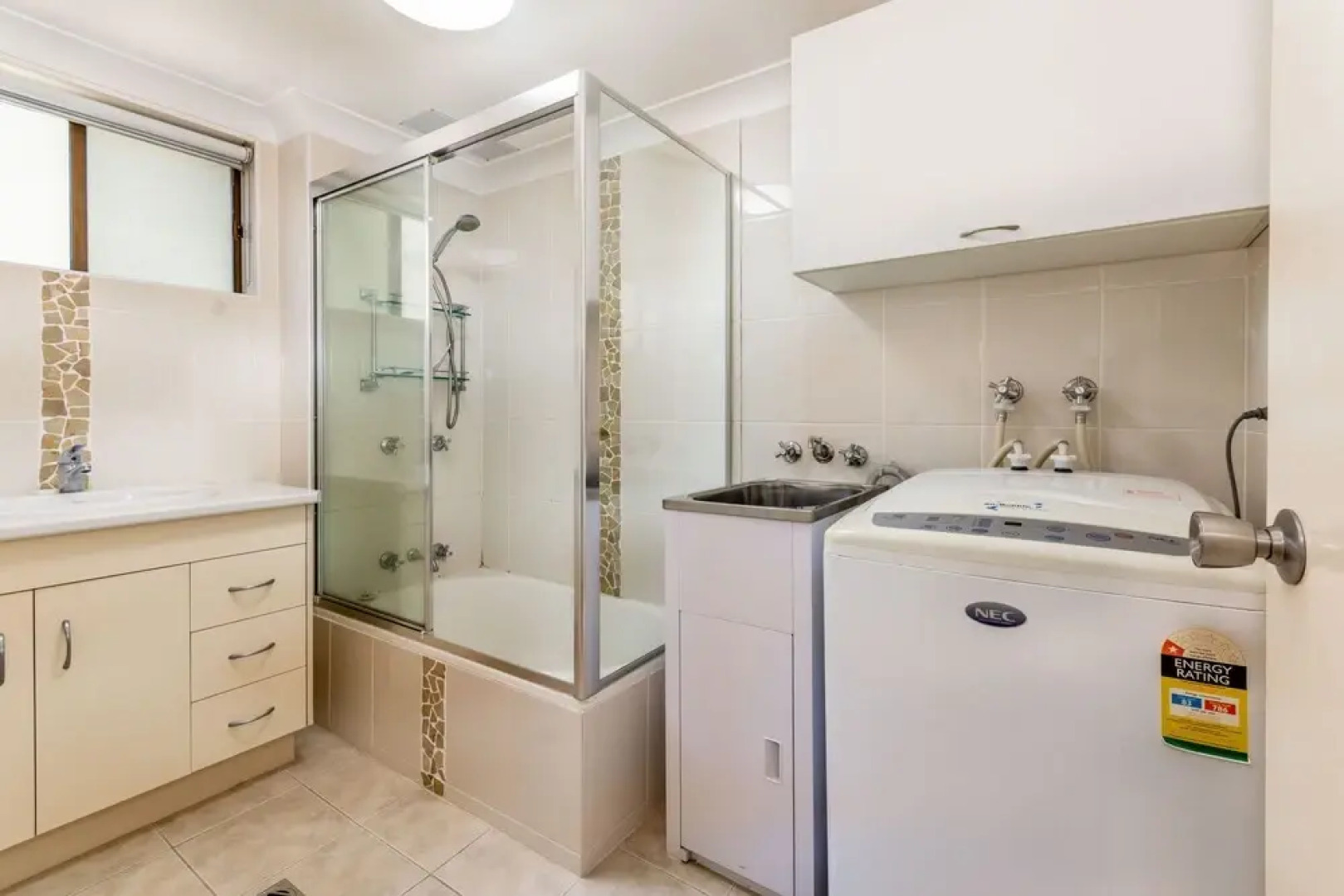 Ground floor, air condtioned apartment!