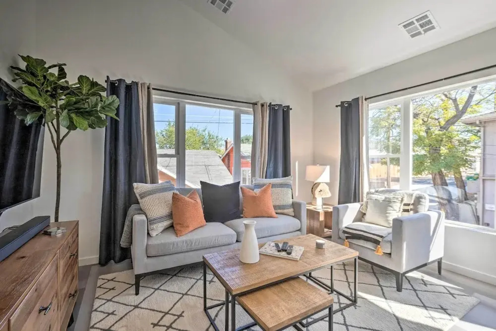 Modern Midtown Haven w/ Garage: Mt Rose Day Trips!