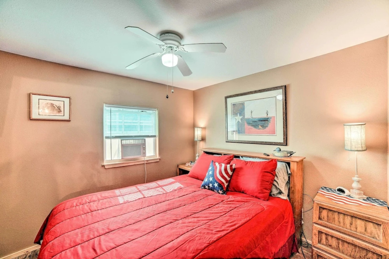 4 Mi to Beach & Fishing: Rockport Cottage w/ Deck!