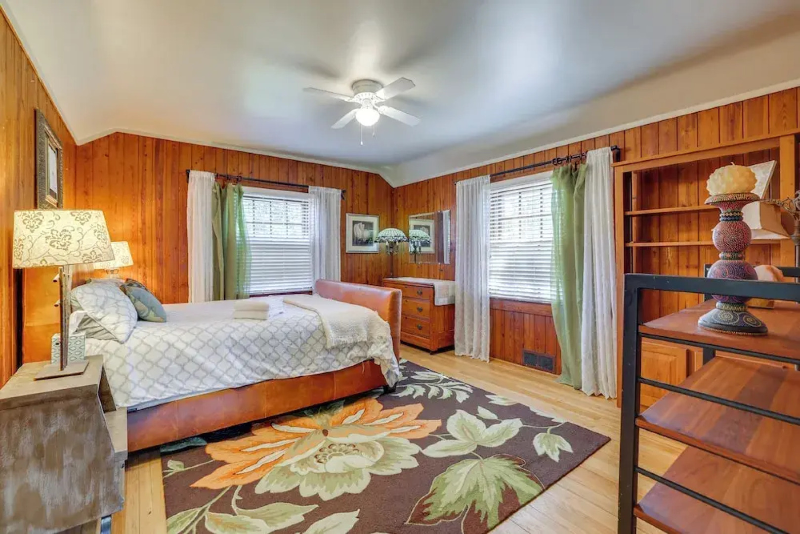 Walk to Downtown: Pet-friendly Cottage in Tyron