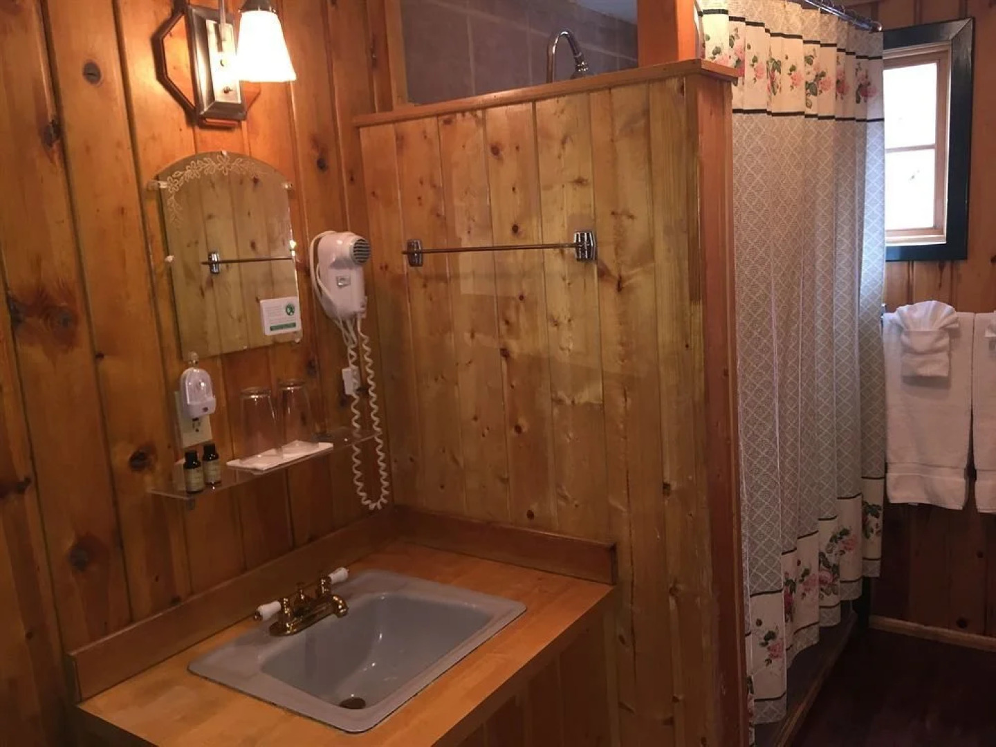 Silver Fork Lodge and Restaurant