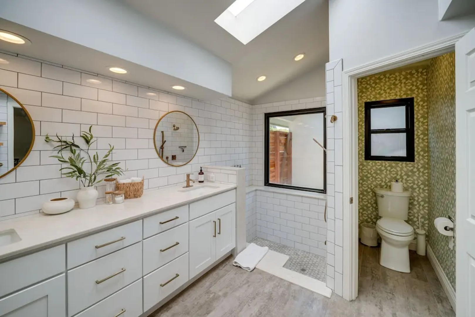 Bakersfield Oasis: Private Pool, Hot Tub & Patio!