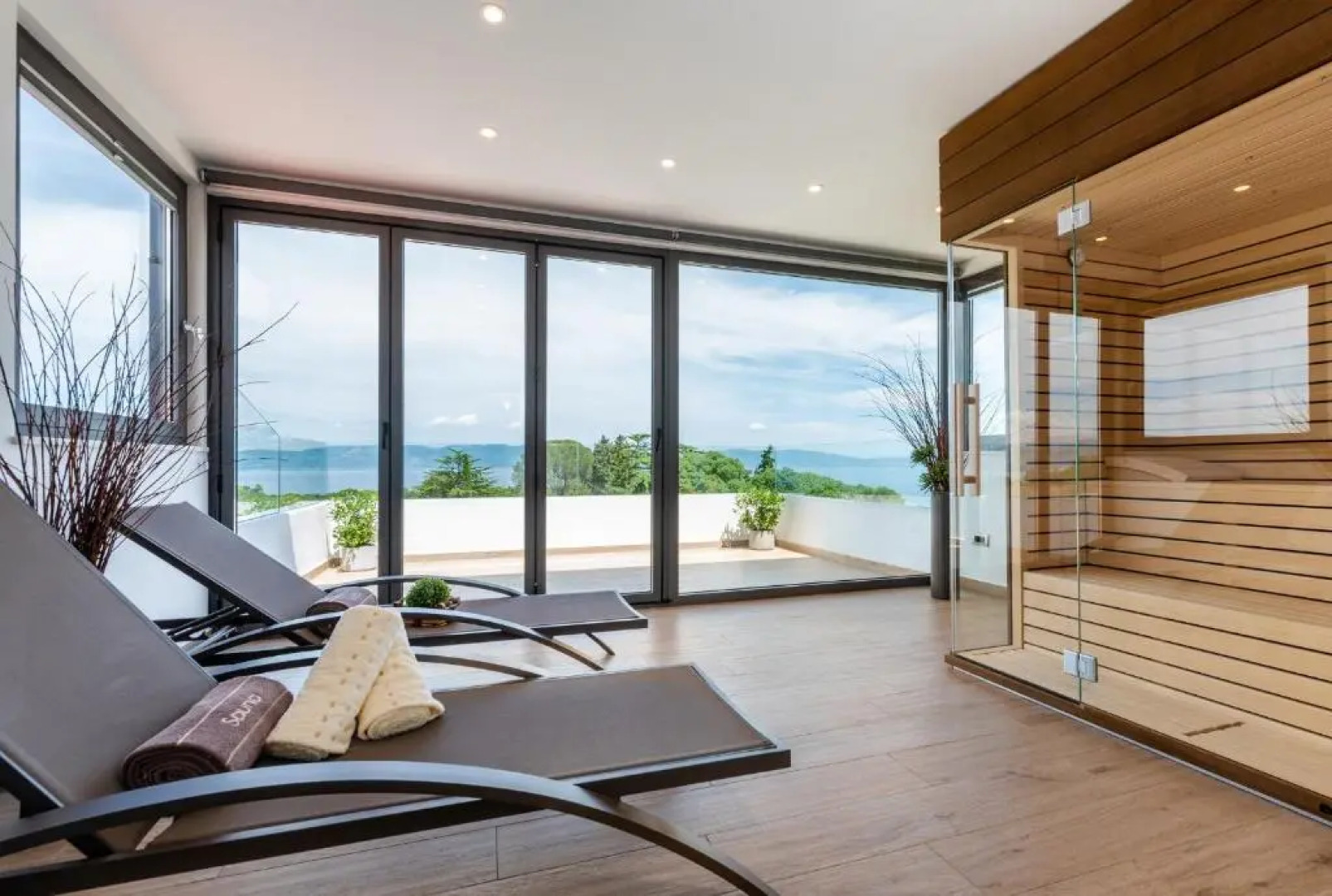 Luxurious Villa Laurea