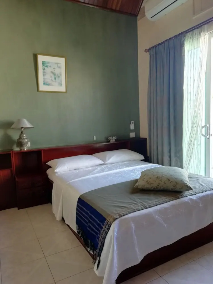 La Joliette Bungalow - Opposite Pereybere Beach