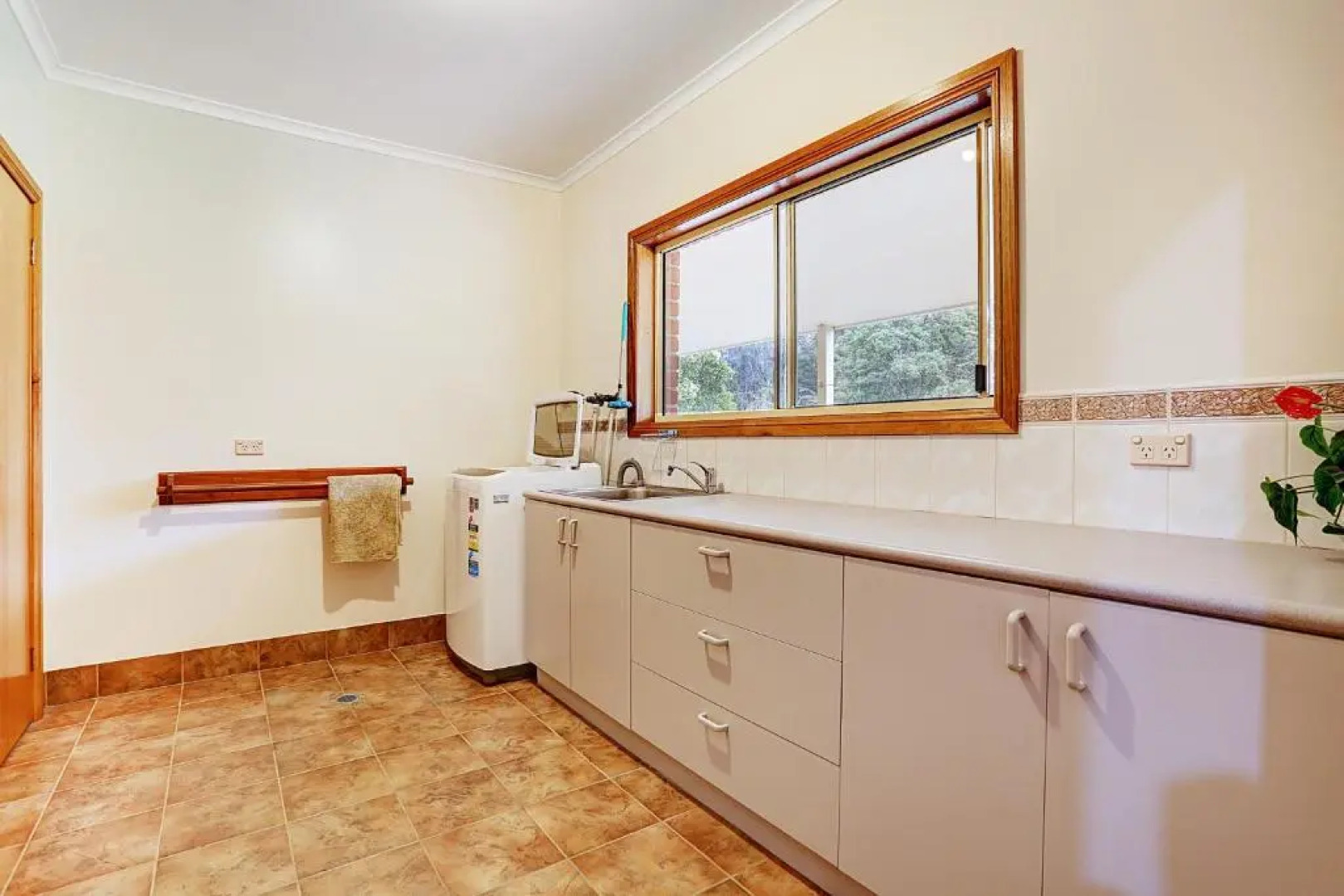 Farm Stay & Iconic Water Views - 32 Zachary Drive