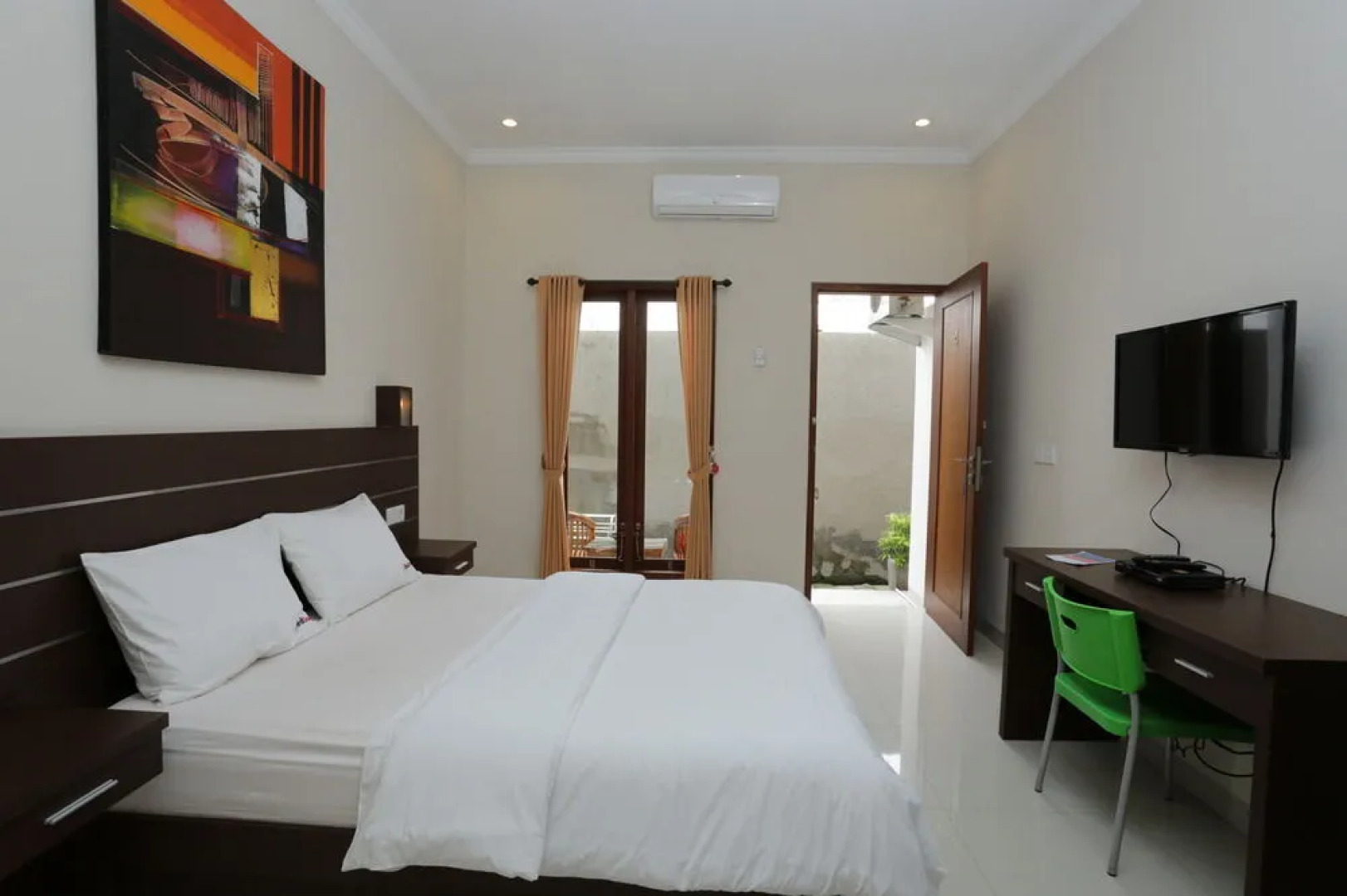 RedDoorz @ Mahendradatta Selatan