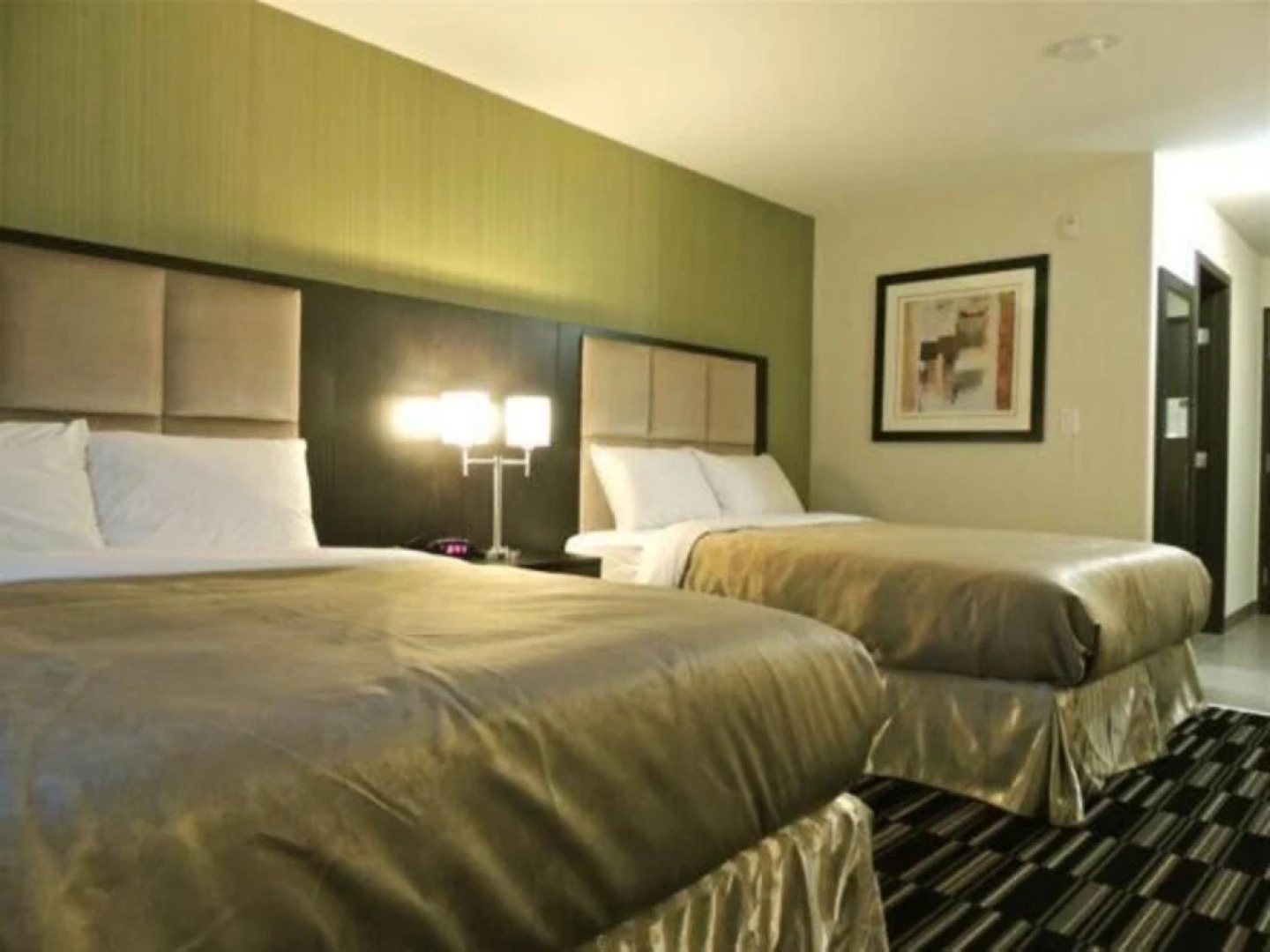 Redvers Western Star Inn & Suites