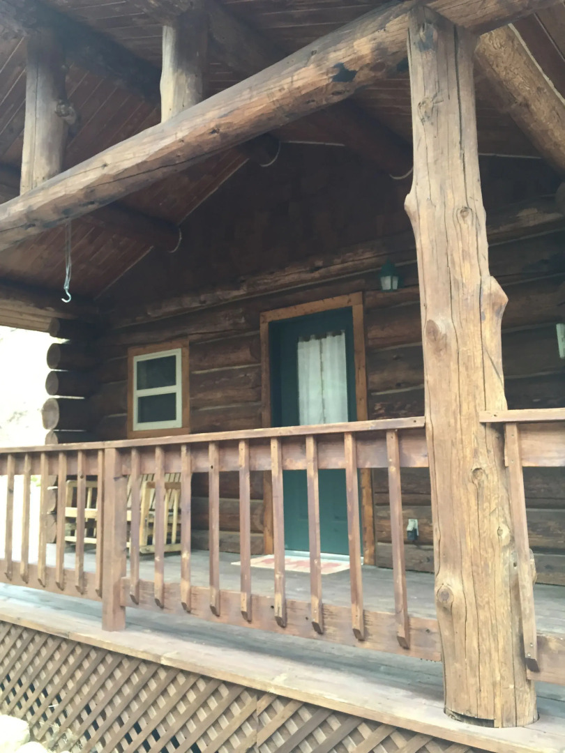 Two Bears Inn Bed & Breakfast