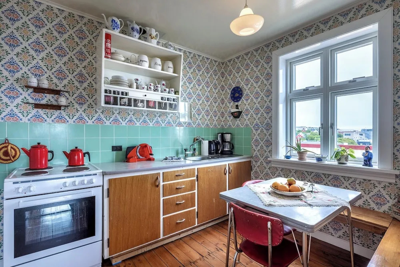 Downtown - Retro Decor - Stunning Views - Terrace
