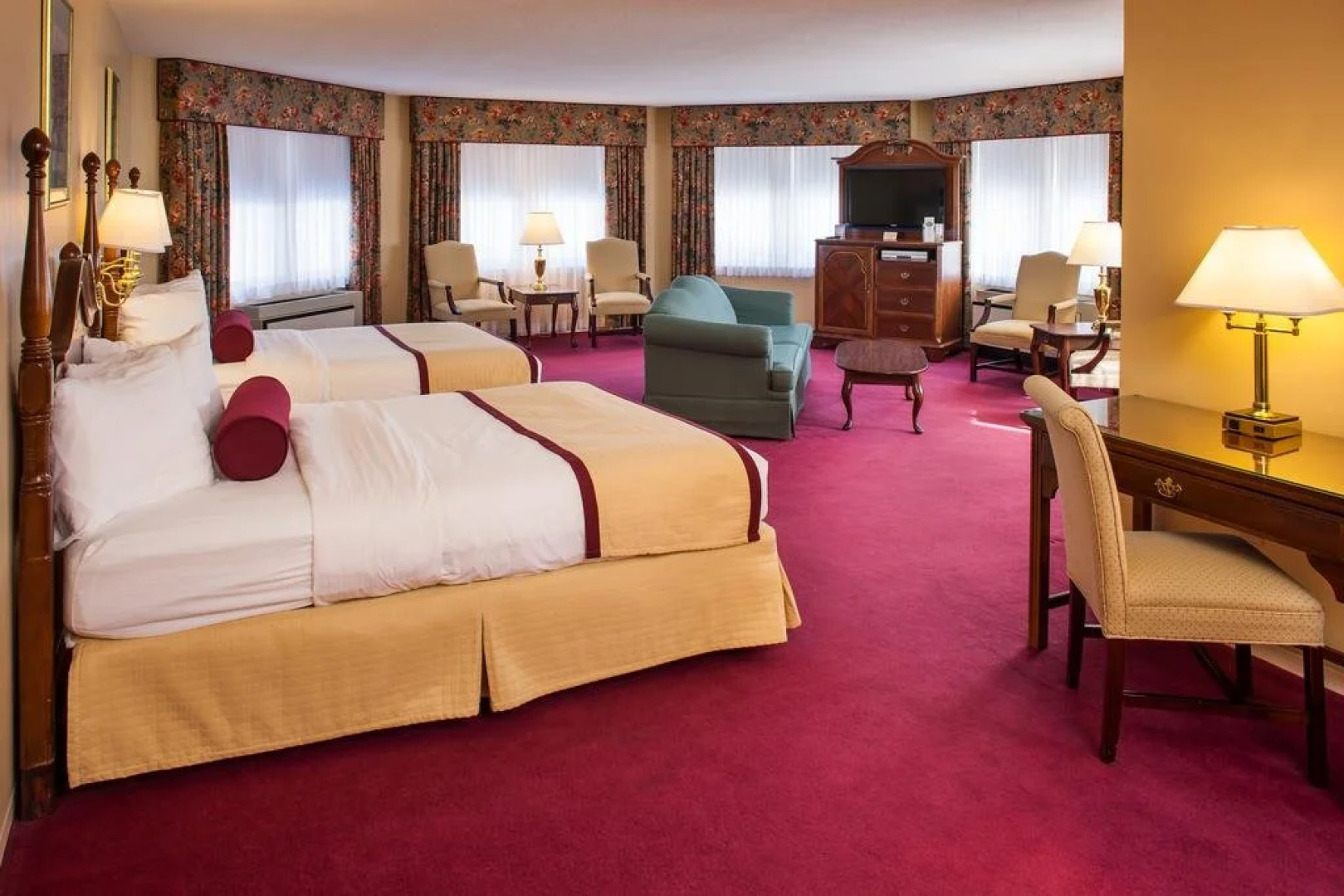 The White Mountain Hotel & Resort