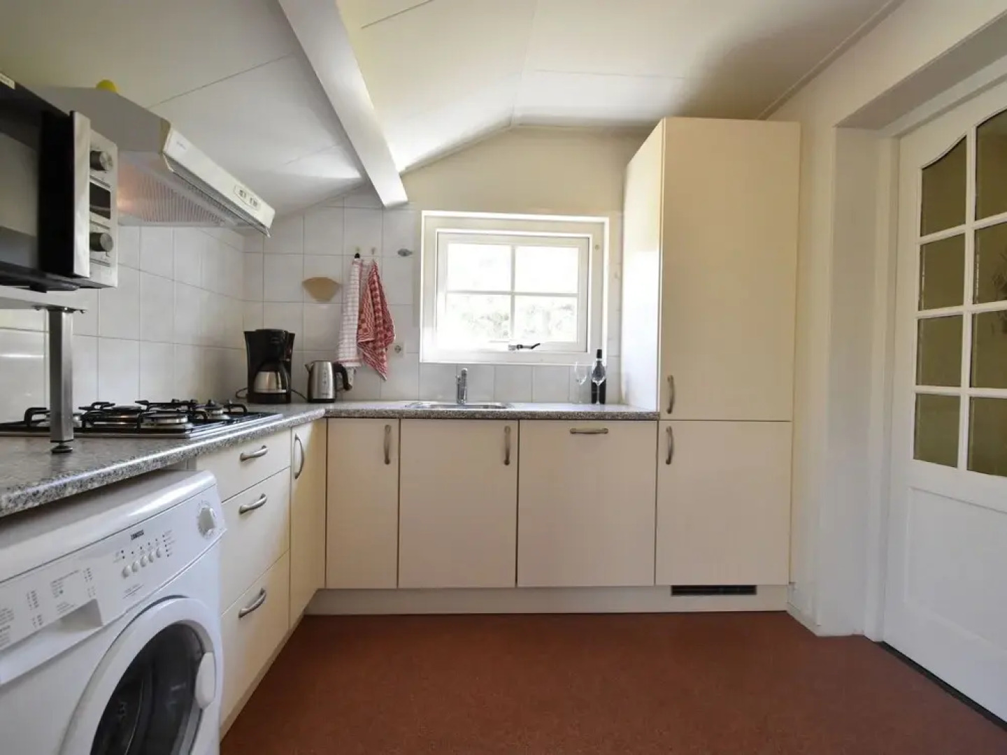 Alluring Holiday Home in Burgh Haamstede With Terrace