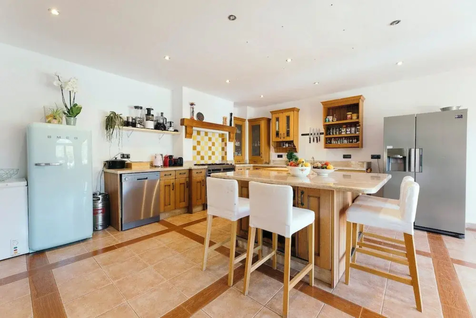 Luxurious 5 Bedroom Villa With Waterfall Closeby