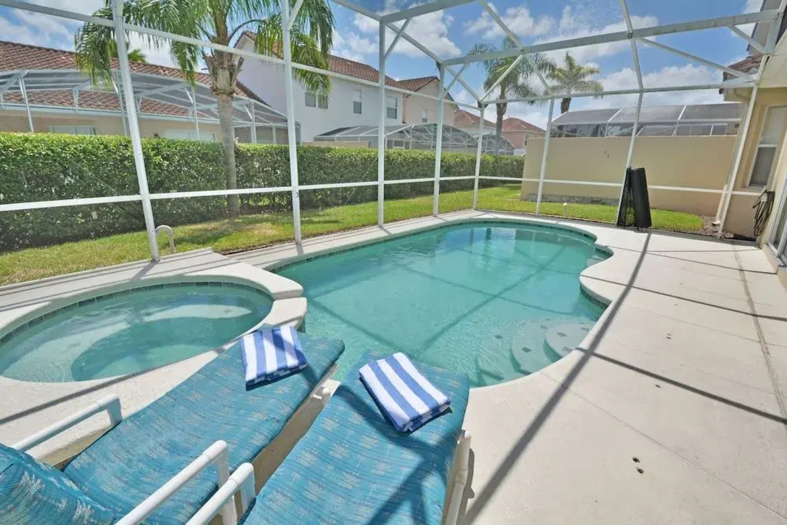 T159BD Sunshine Haven 3 Br villa by RedAwning