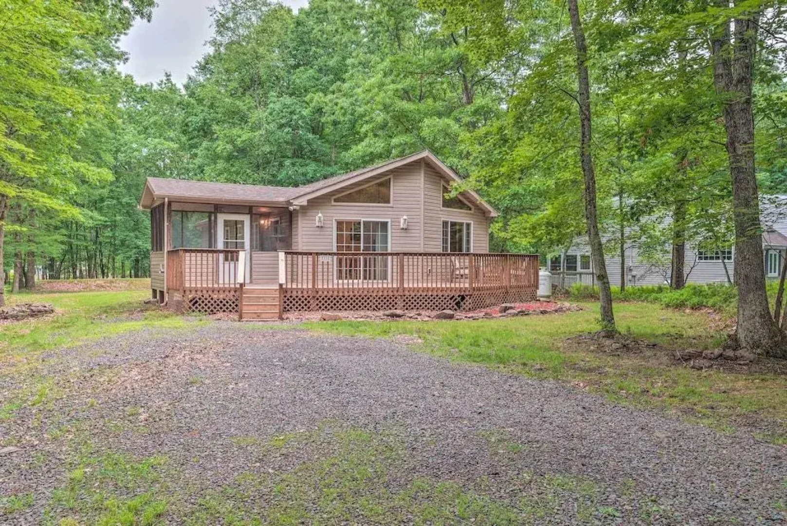 Pet-friendly Poconos Home w/ Grill: 1 Mile to Lake