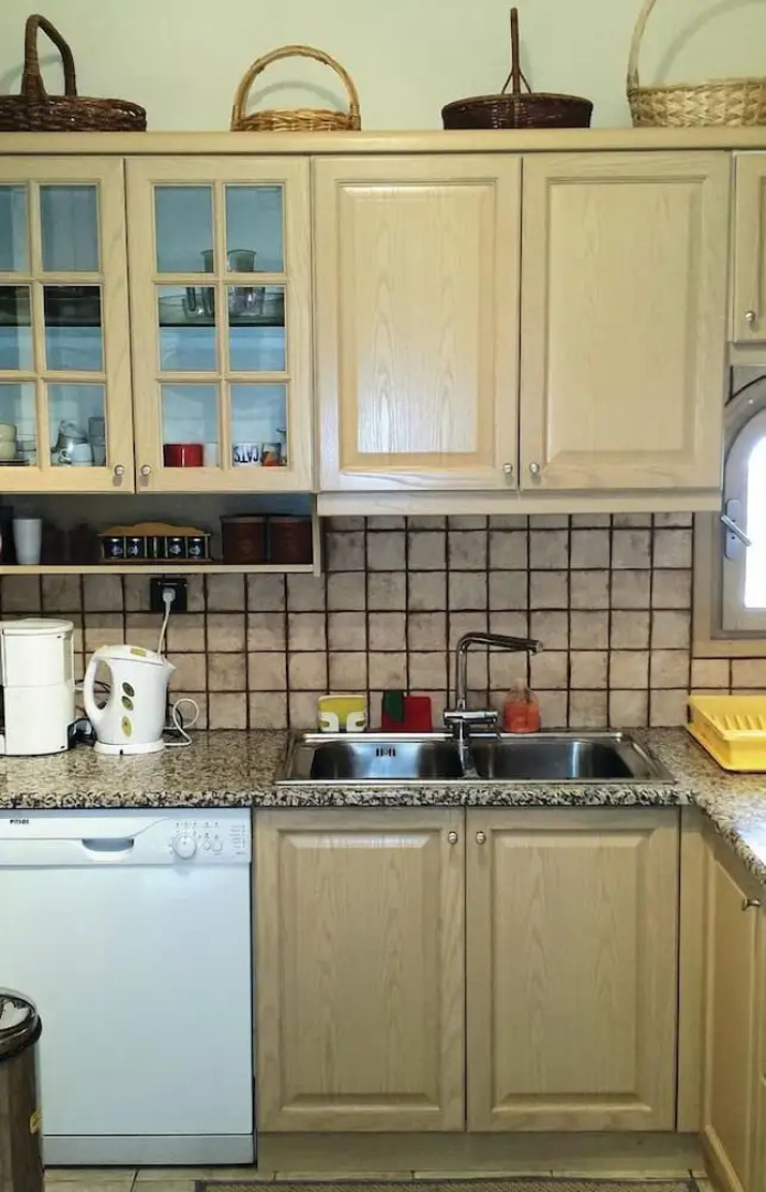 Awesome Home in Plativola Ag.g.rethym With 4 Bedrooms, Wifi and Outdoor Swimming Pool