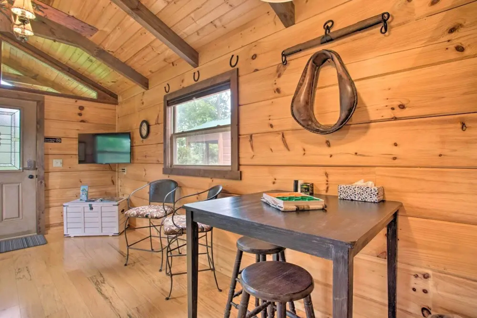 Cabin in Mill Spring Near Parker-binns Winery