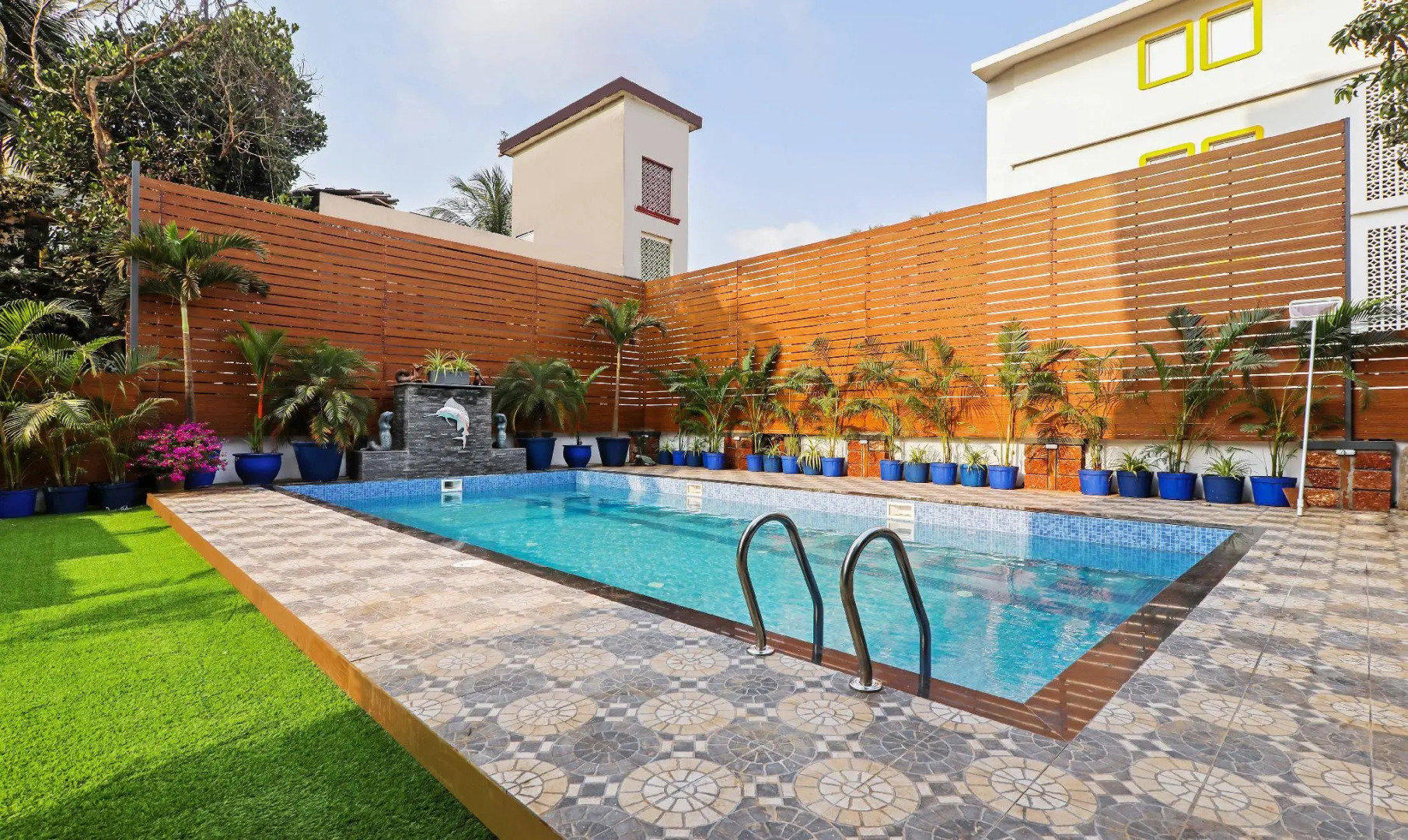 Treebo Premium Dona Eliza, 700 metres from Calangute Beach