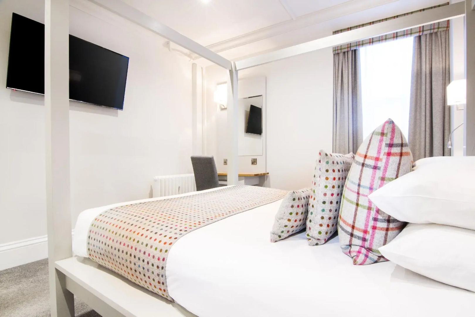 White Hart Hotel & Apartments