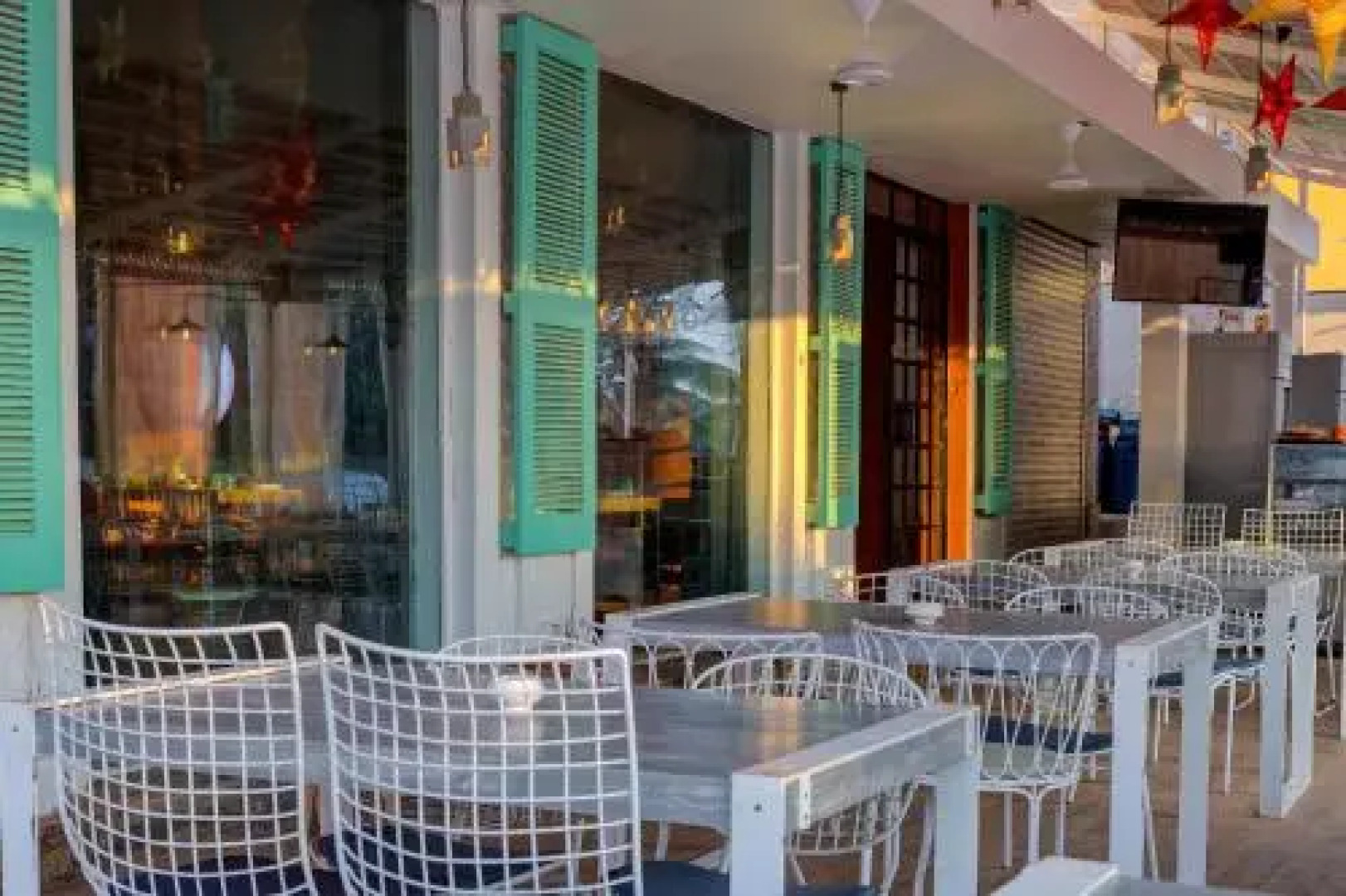 Woke Hostel - Morjim