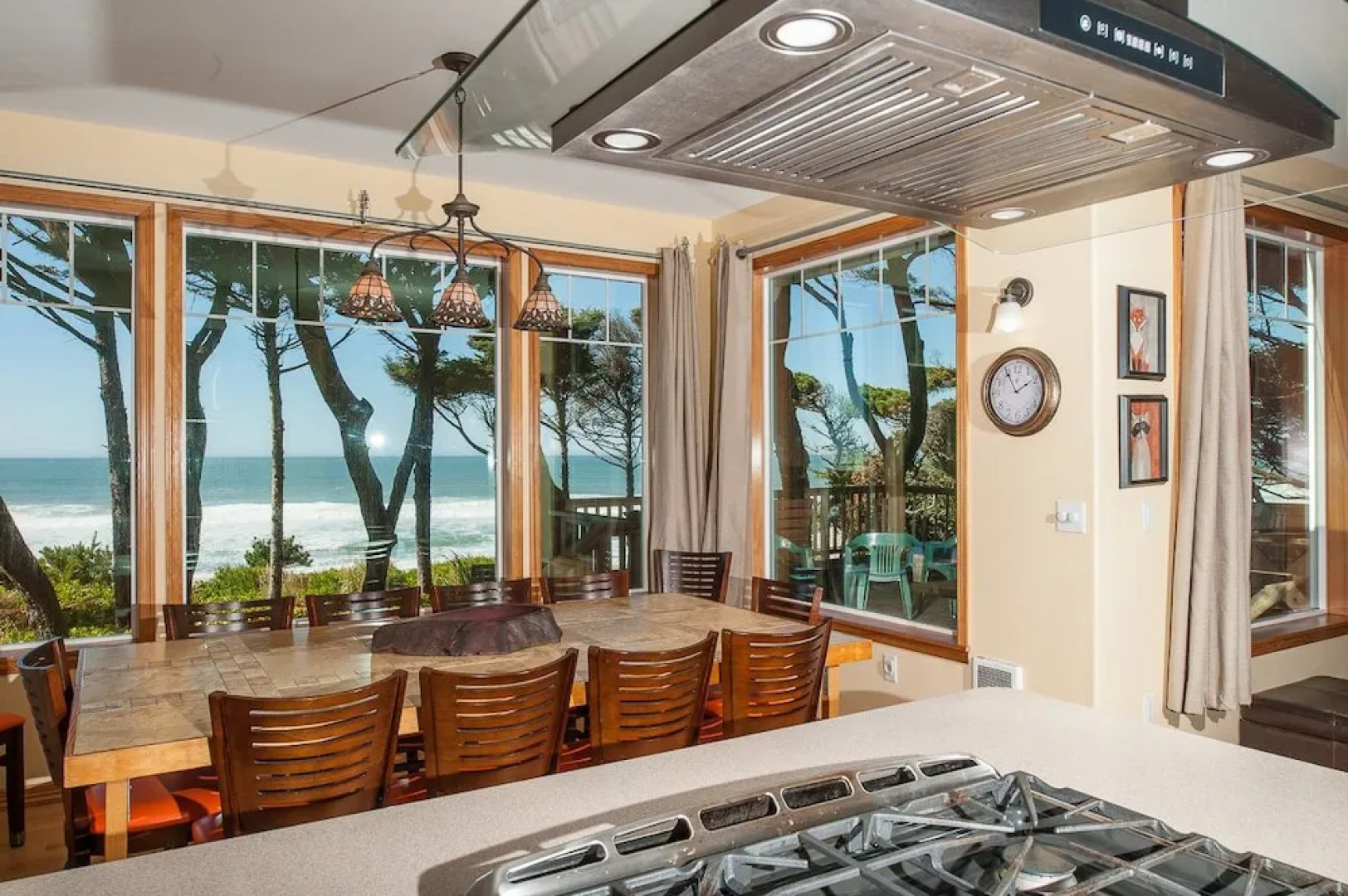 Sheltering Pines 4 Br cottage by RedAwning