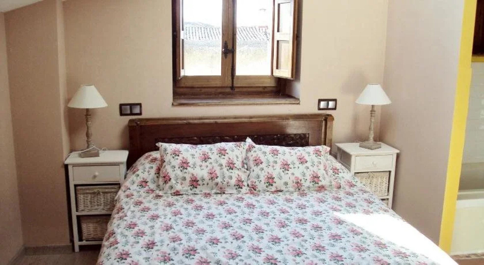 Ana de las Tejas Azules