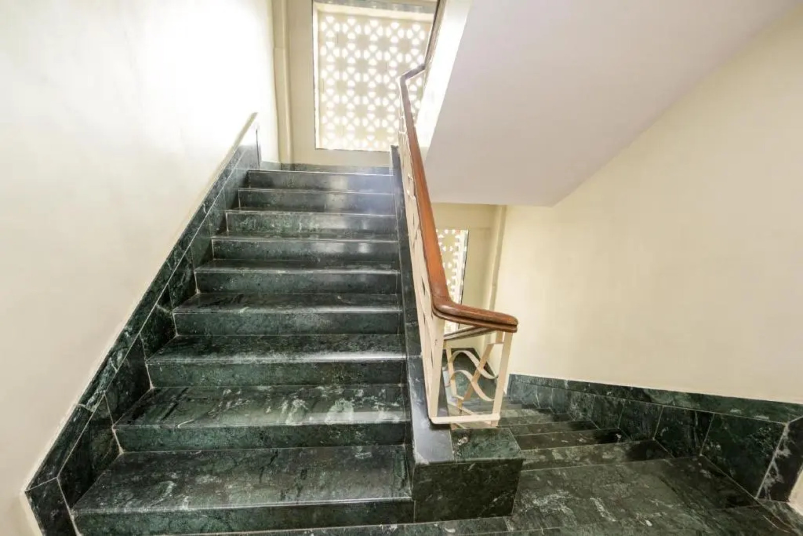 Lucky Hotel Goregaon