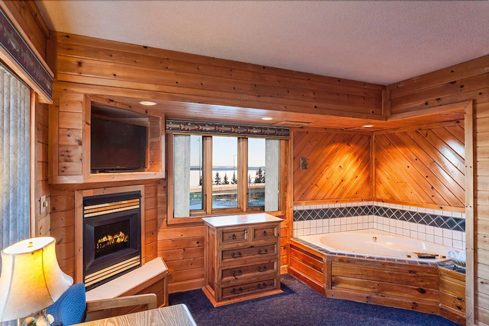 Voyageur Lakewalk Inn