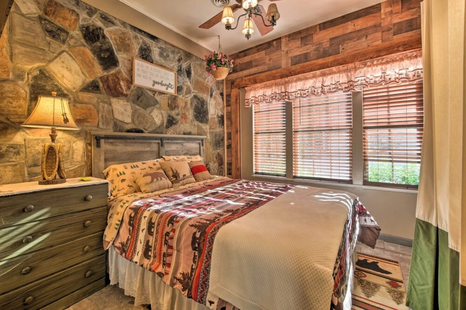 Tenn River Cabin w/ Hot Tub - 10 Mi to Chattanooga