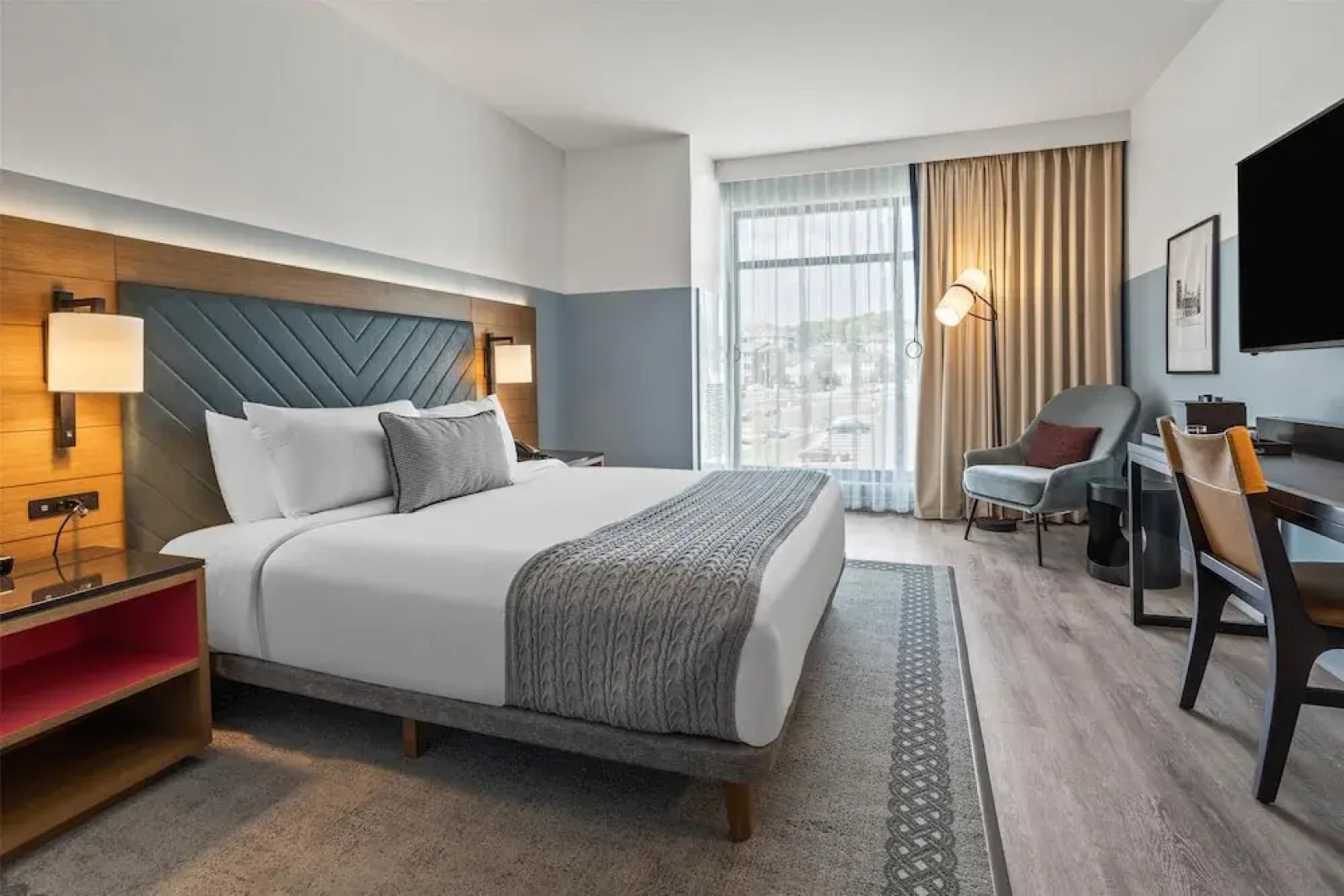 The Highlander at Radford, Tapestry Collection by Hilton