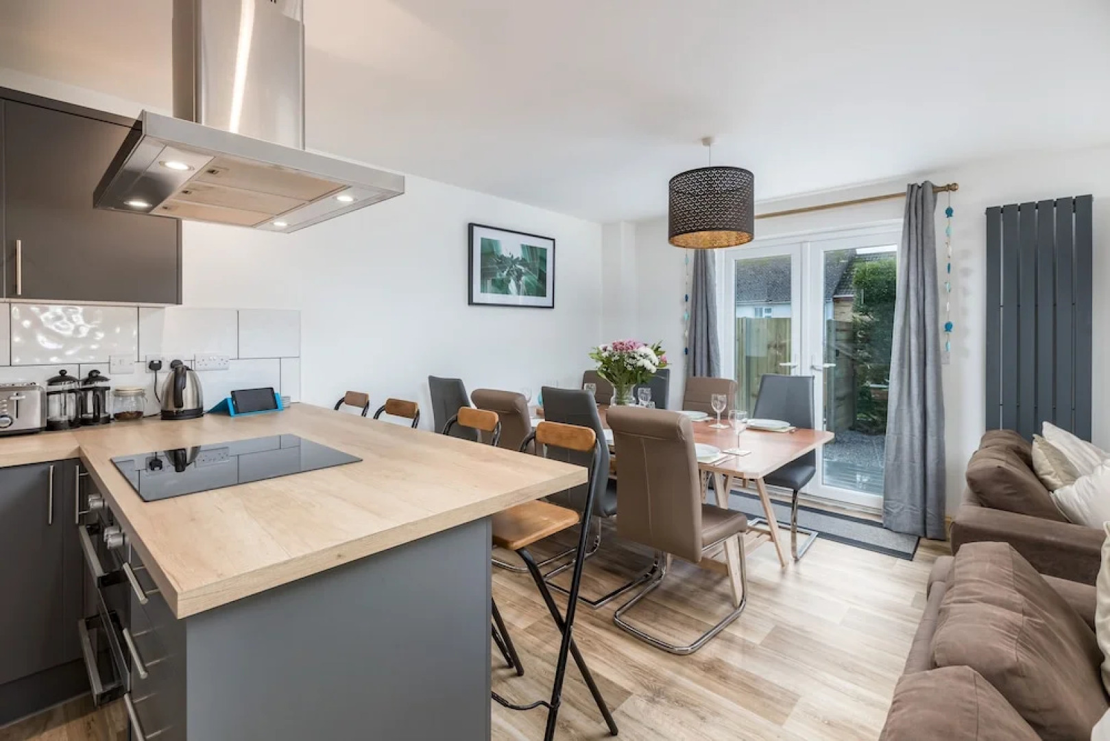 Totnes modern house sleeps 8 , 5 mins to town