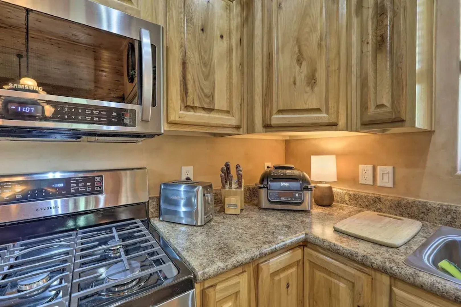 Pet-friendly Show Low Townhome w/ Deck & Grill!