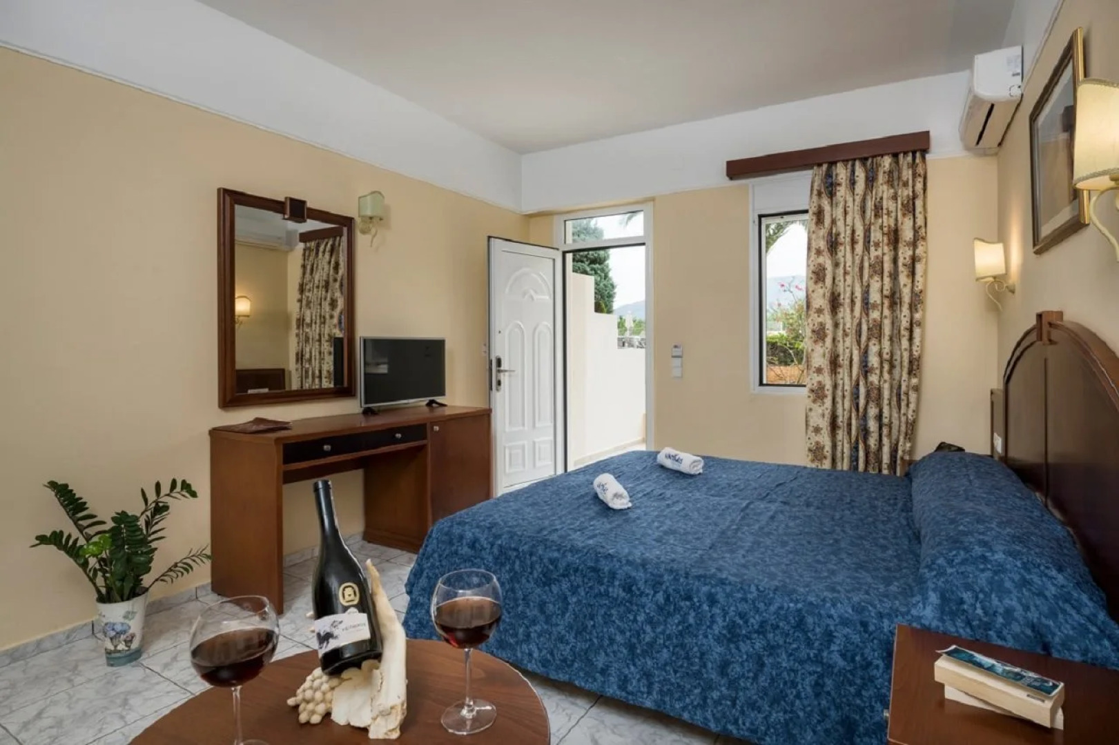 Vantaris Garden and Vantaris Corner