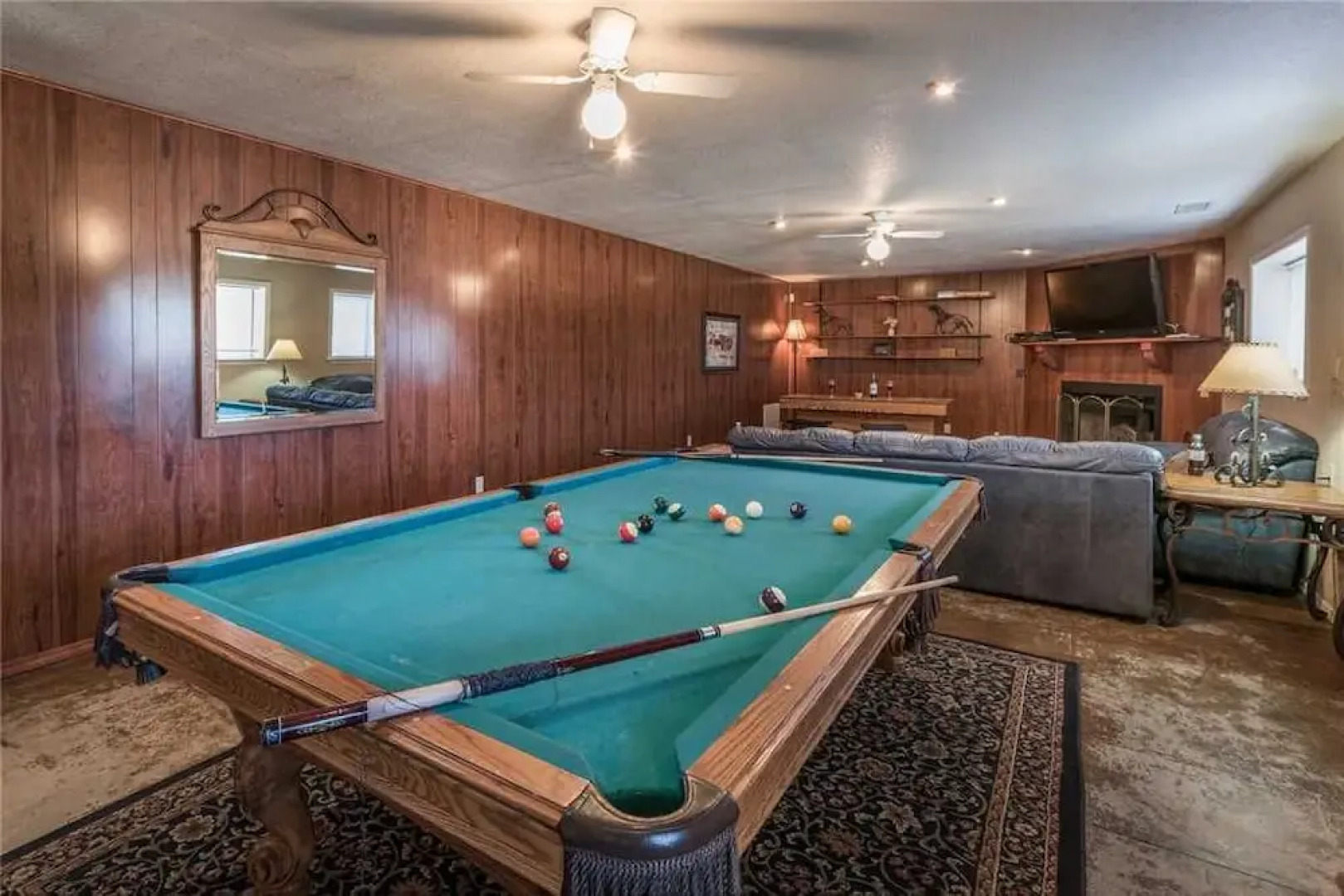 Bogie - Five Bedroom Cabin with Hot Tub