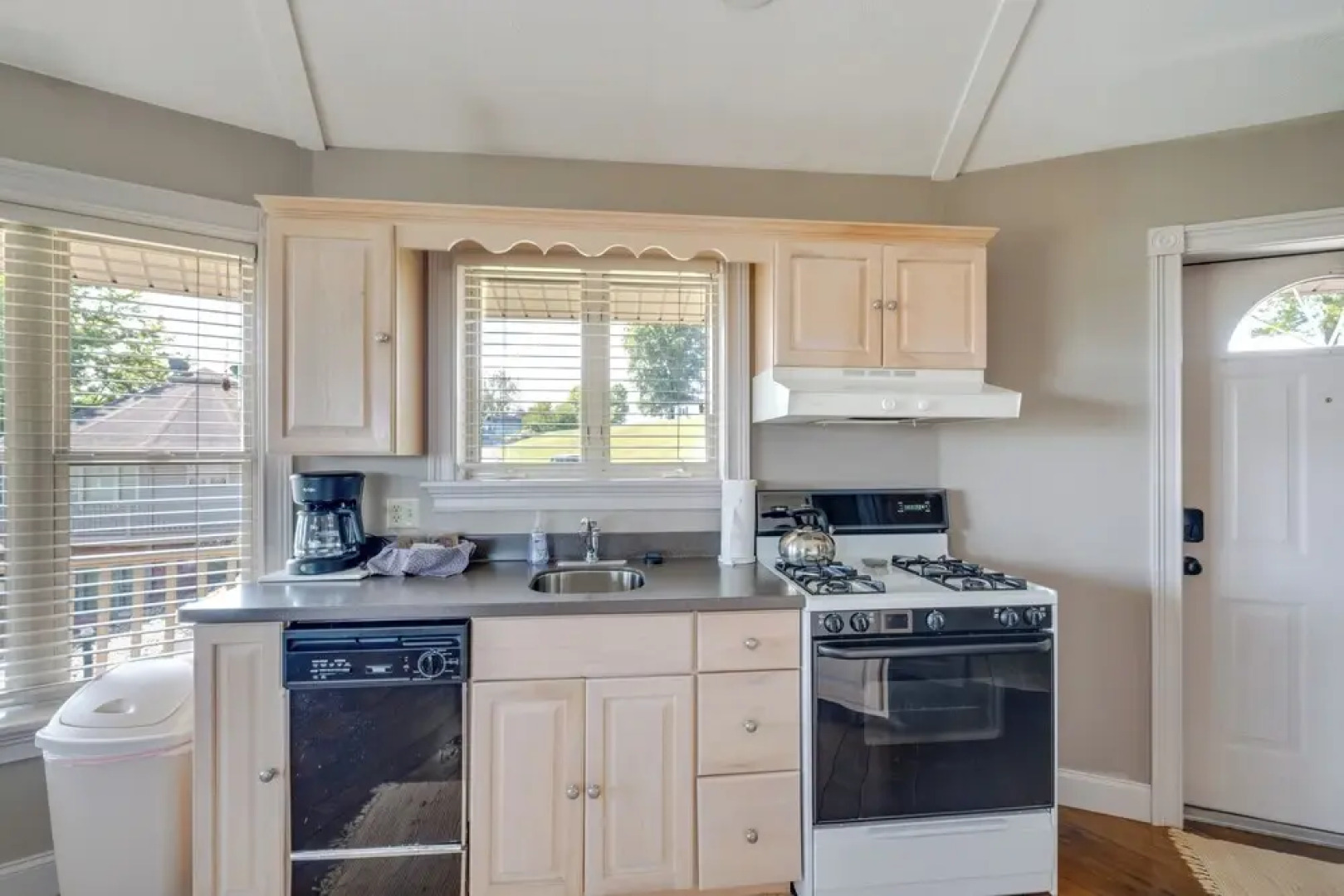 Panoramic Views: Hillside Millersburg Studio