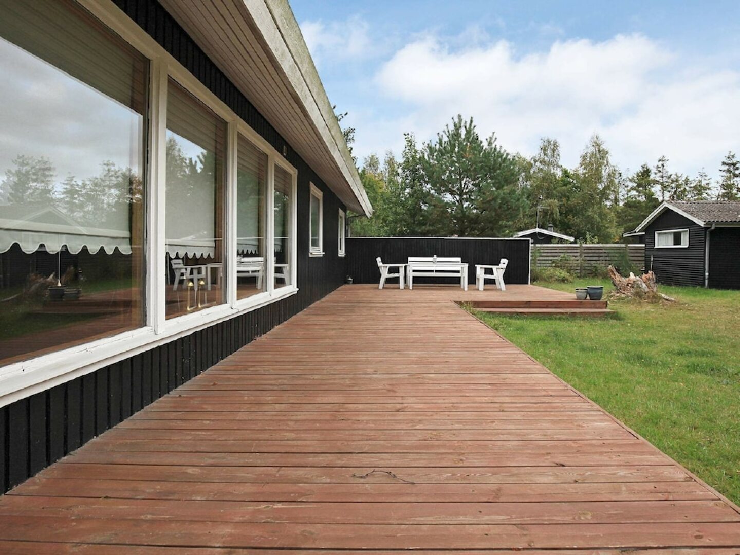 Relaxing Holiday Home in Højby Near Sea