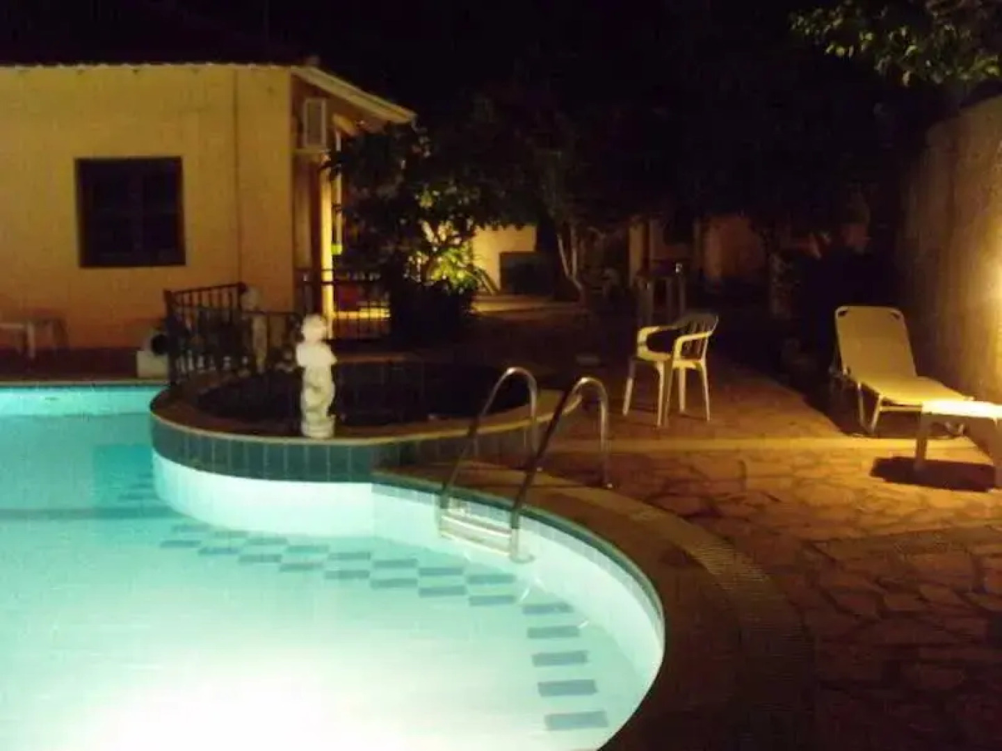 Aragorn Paradise Garden