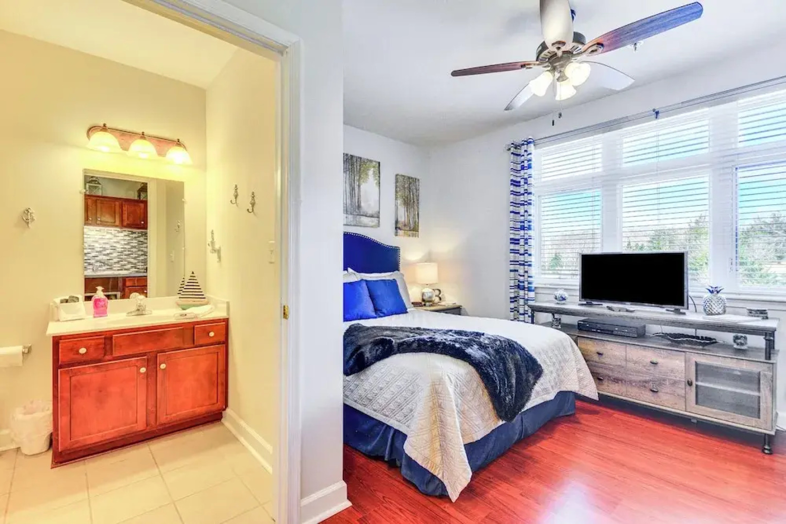 Pool & Lake Access: Mariners Landing Resort Studio