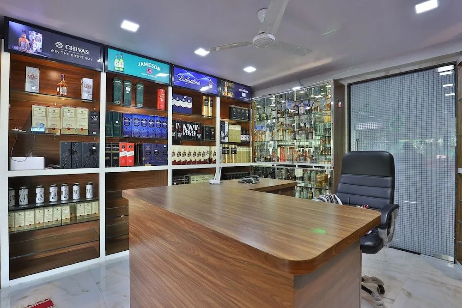 OYO 24833 Hotel Silver