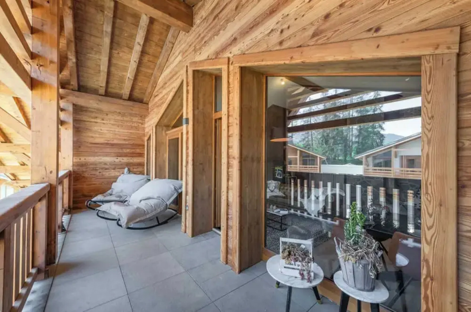 4 Bedroom Duplex With Large Balcony and Parking