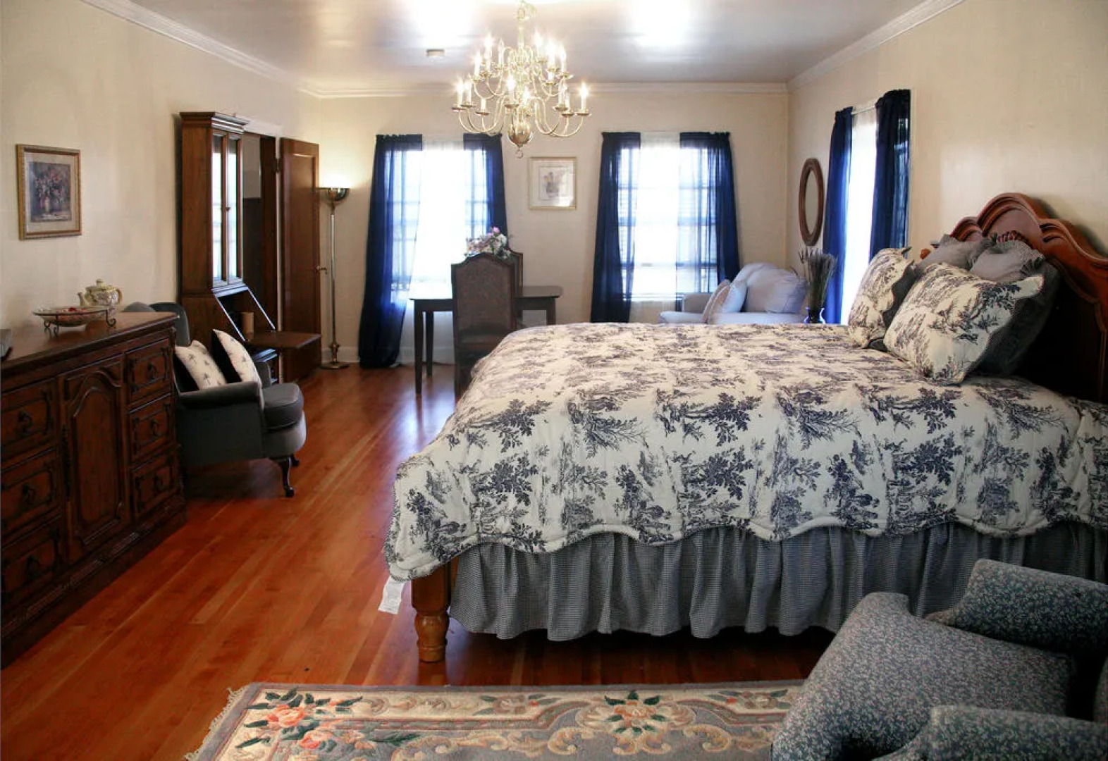 R. R. Thompson House Bed & Breakfast