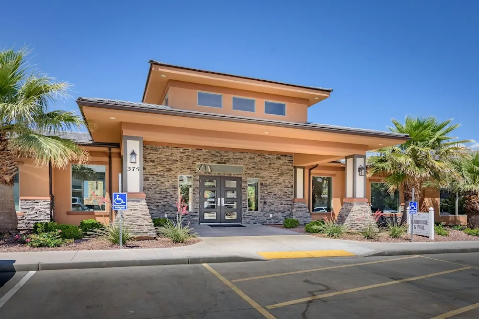 Zion's Paradise 6 Bedroom Townhouse