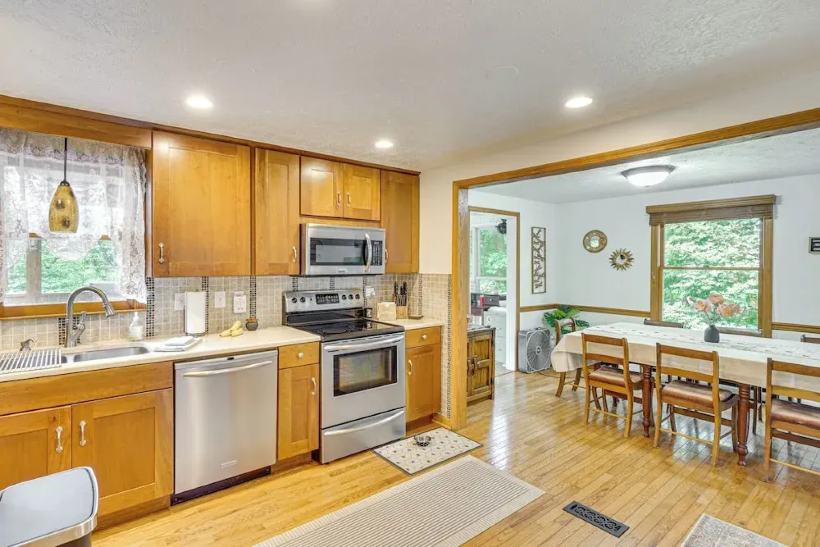 5 Mi to Harpers Ferry Nhp: Quiet Home w/ Deck