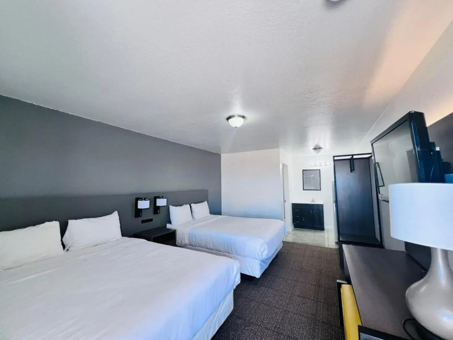 OYO Garden Inn and Suites Pearsall I-35 East