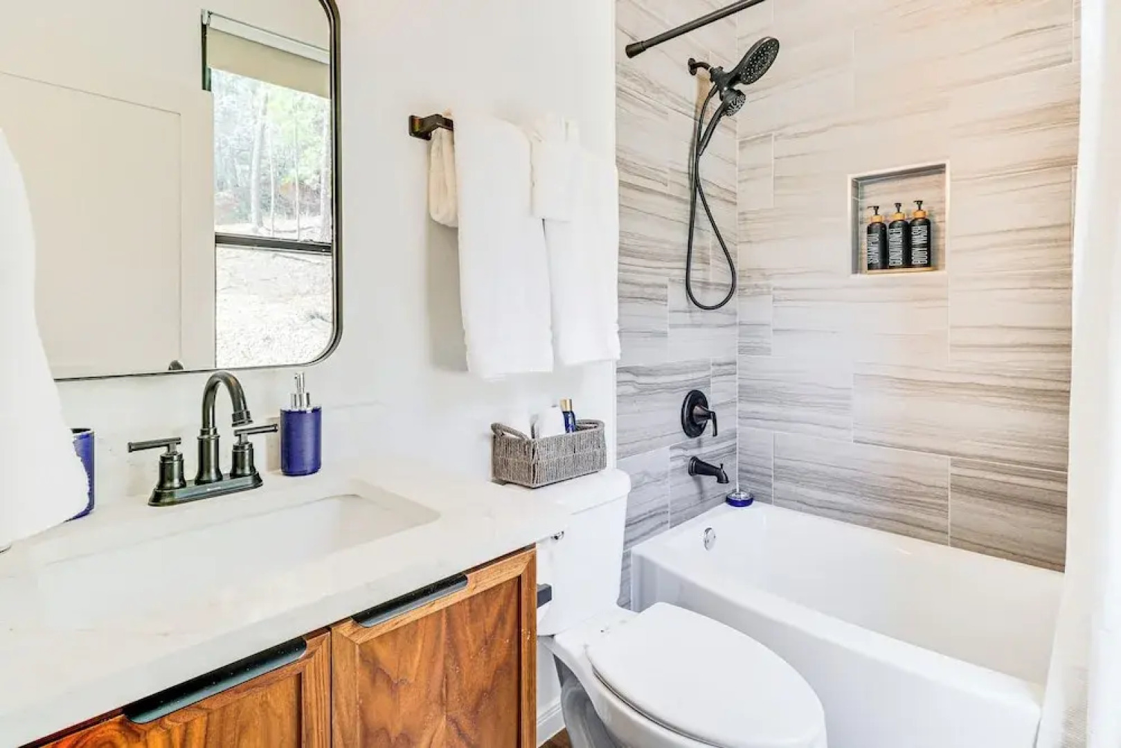 Hot Tub & Fire Pit: 'evergreen Escape' in Bastrop!